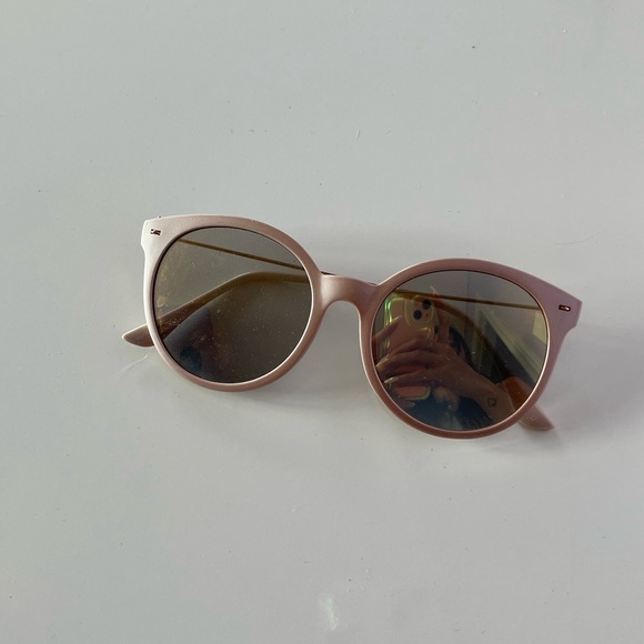 Urban Outfitters Pink Retro Sunglasses - Picture 3 of 5